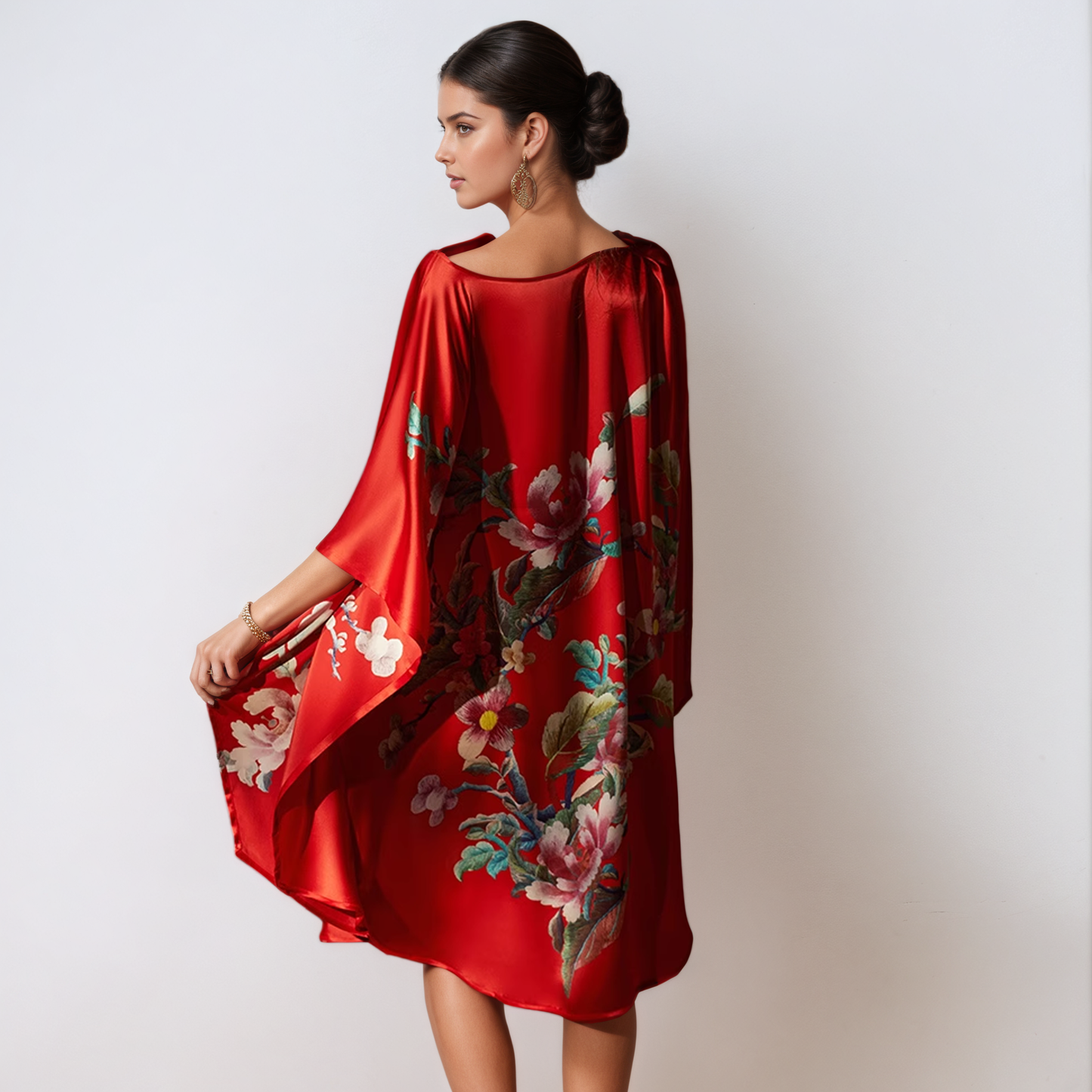 Chemise de nuit ample en soie de mûrier à motifs de pivoines rouge