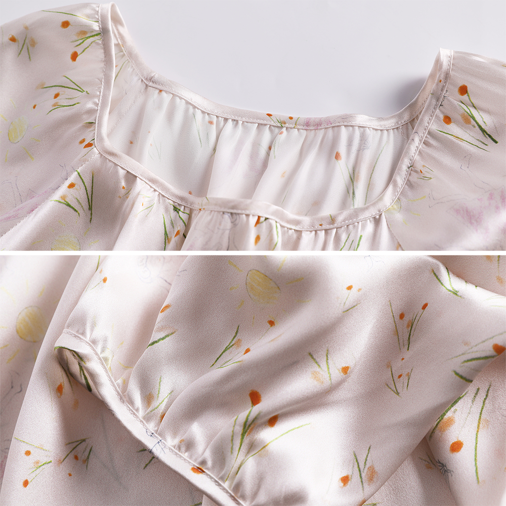 Chemise de nuit en soie à manches bouffantes et imprimé floral