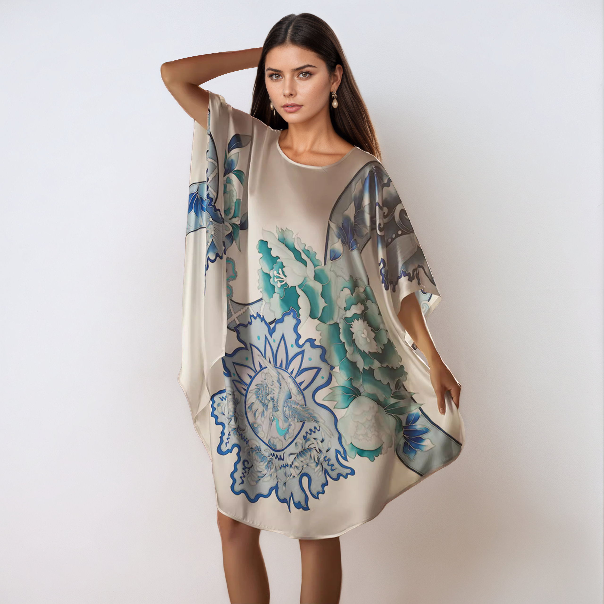 Robe de nuit en soie à imprimé bleu porcelaine