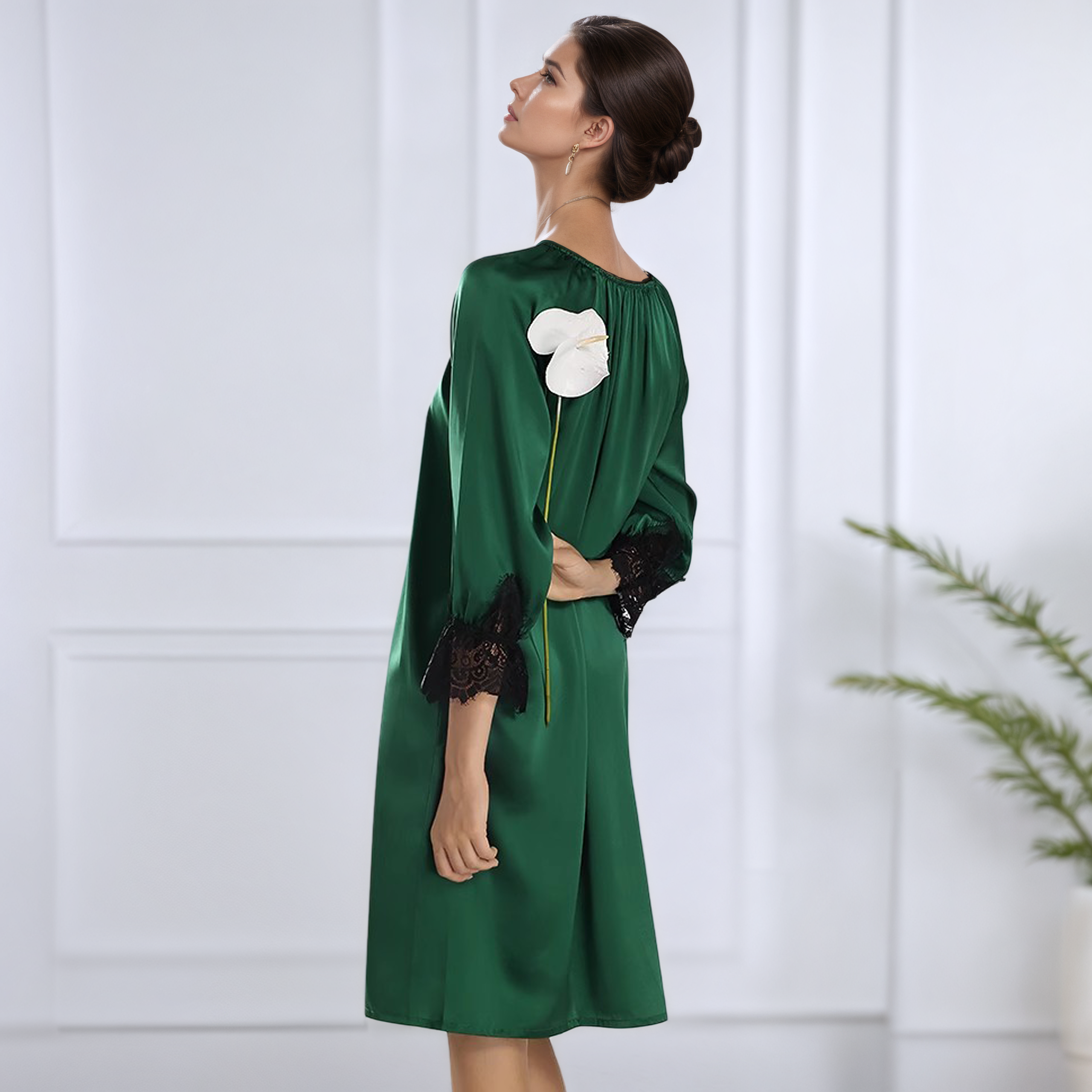 Chemise de nuit en soie avec poignets en dentelle