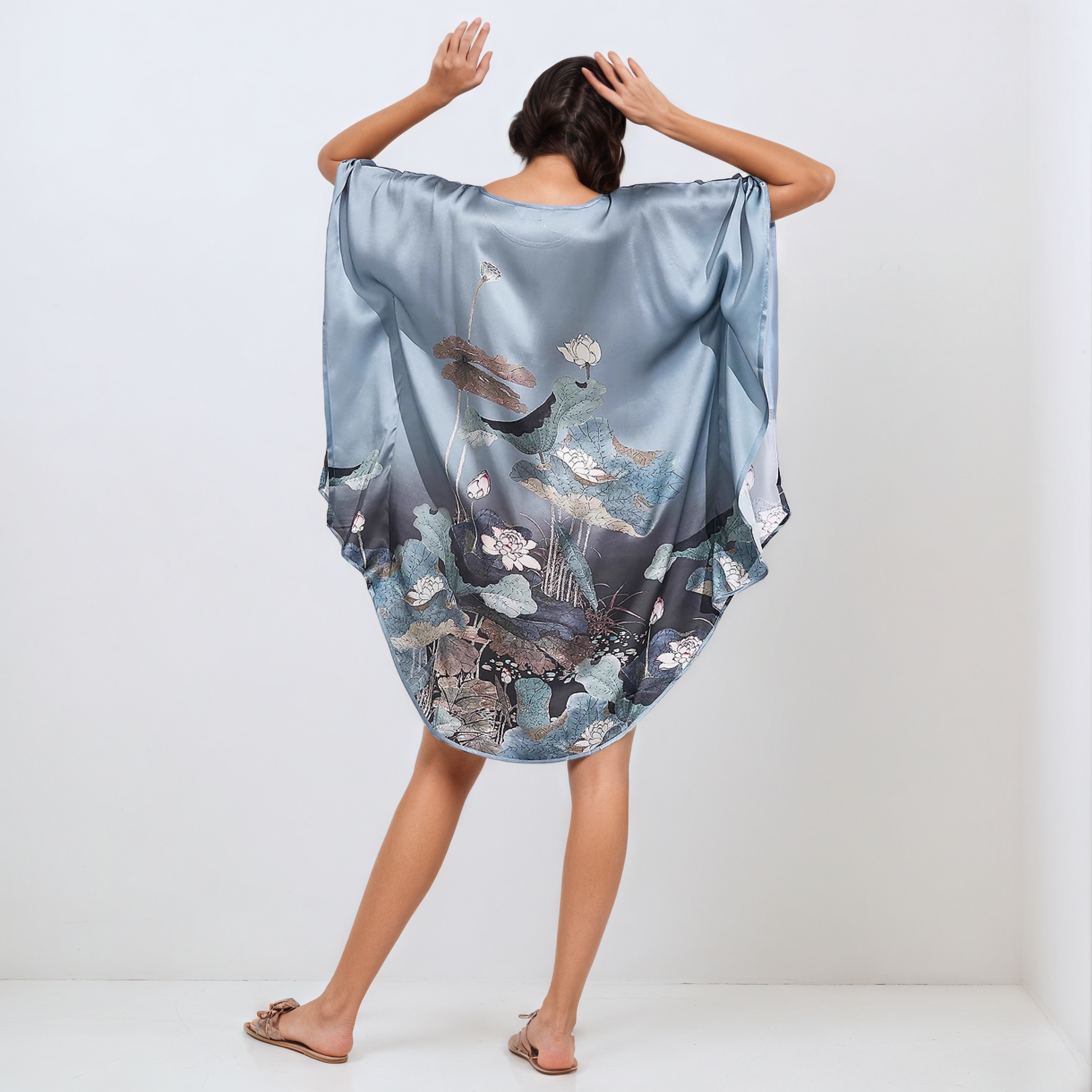 Chemise de nuit ample en soie à imprimé lotus