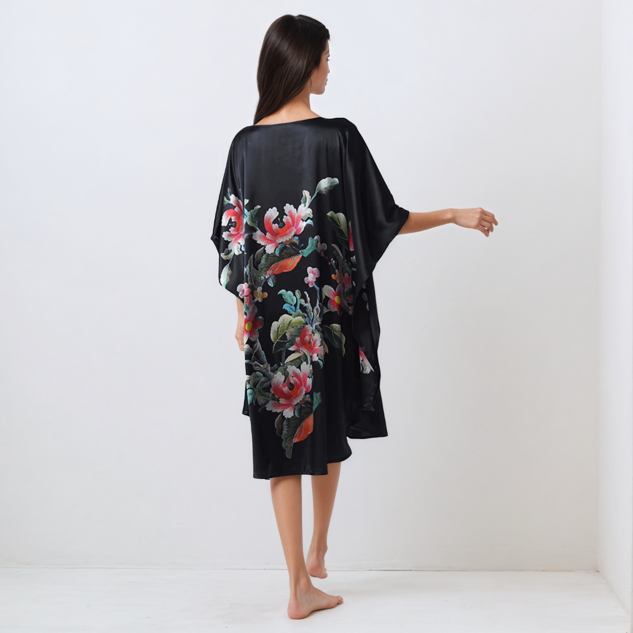 Chemise de nuit ample en soie de mûrier à motifs de pivoines rouge