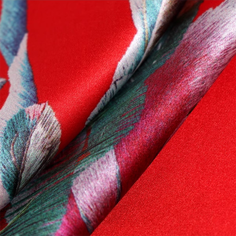 Chemise de nuit ample en soie de mûrier à motifs de pivoines rouge