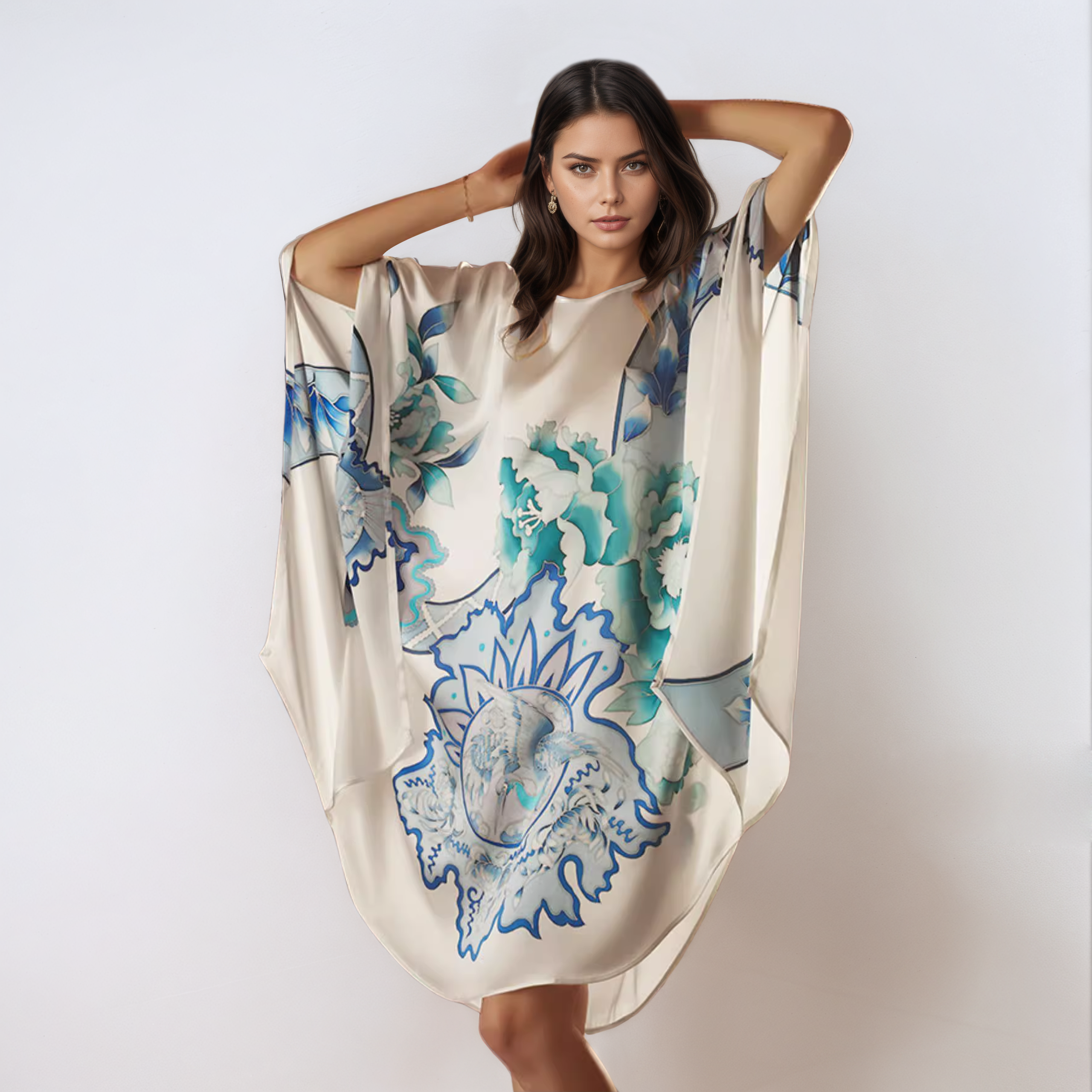 Robe de nuit en soie à imprimé bleu porcelaine