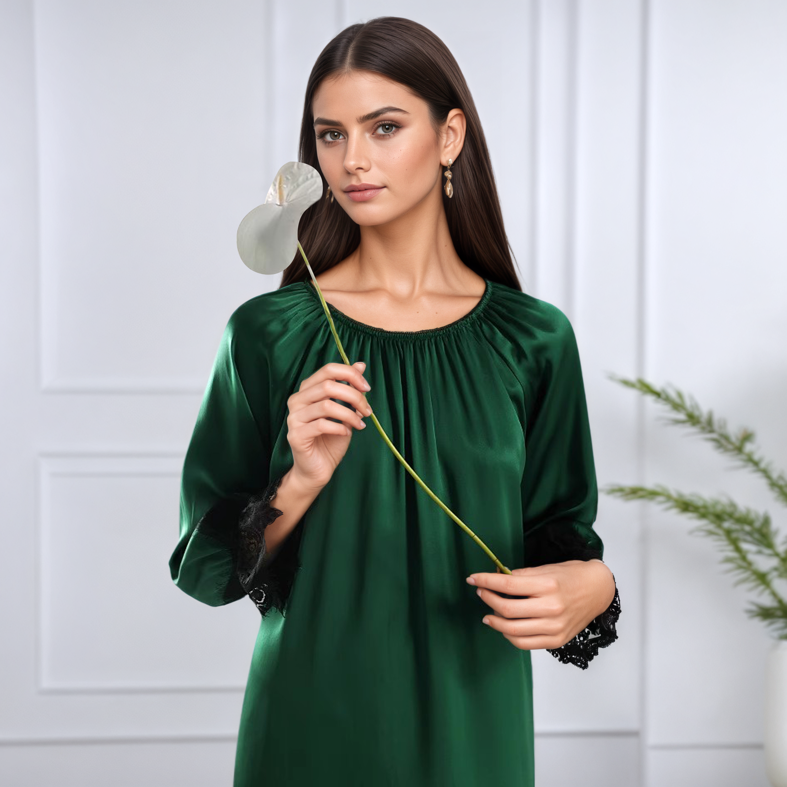 Chemise de nuit en soie avec poignets en dentelle