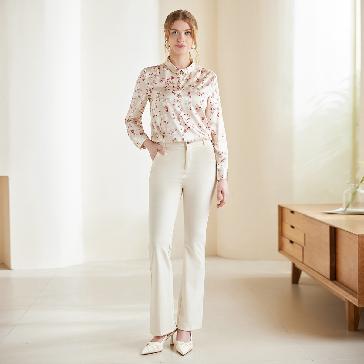 Chemisier femme en soie à imprimé floral et col Peter Pan