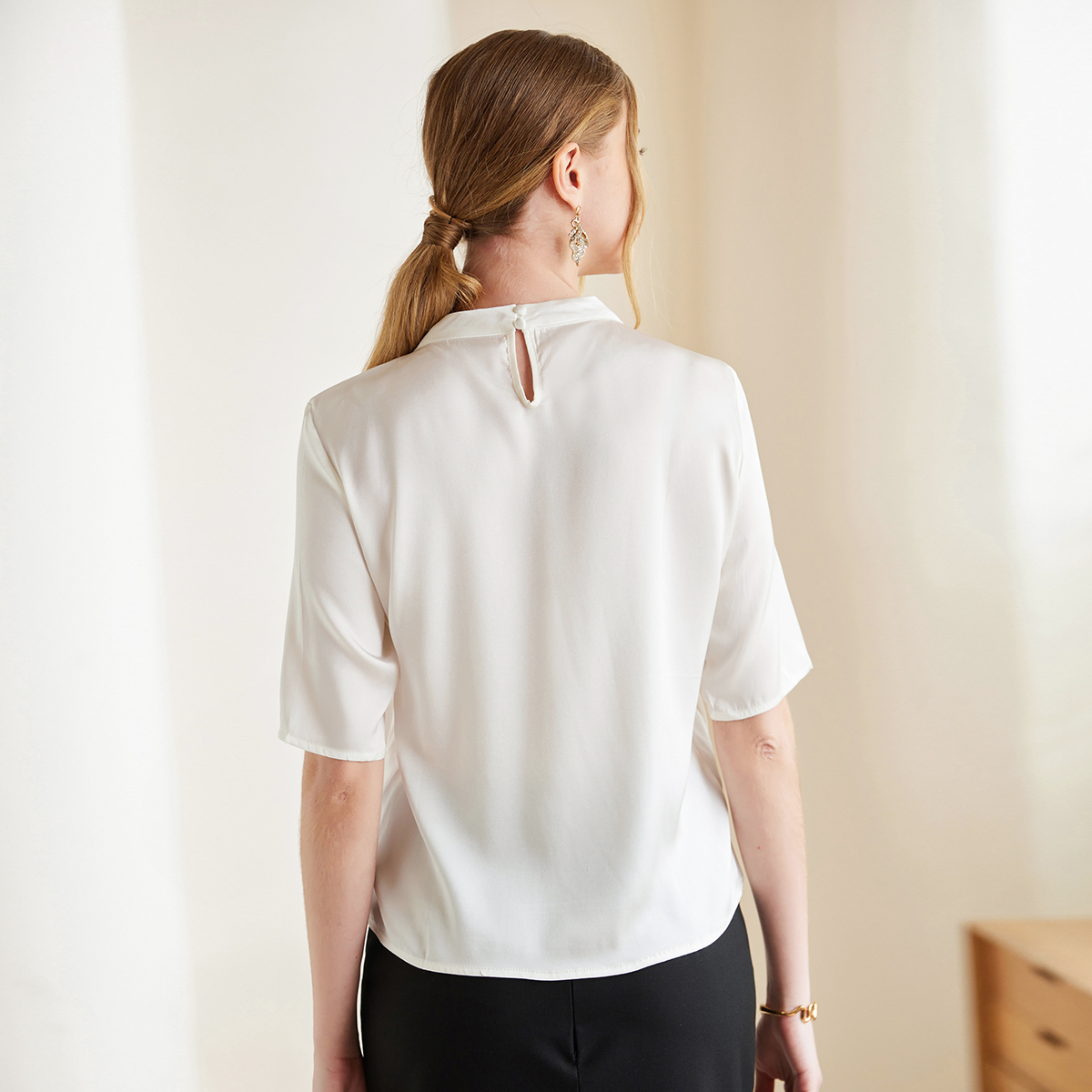 Chemise femme en soie à col rond et coupe ample