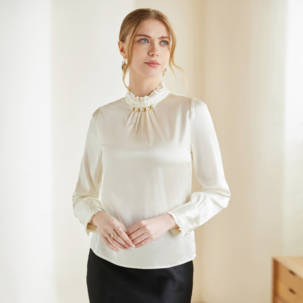 Chemisier femme en soie à col montant orné de perles