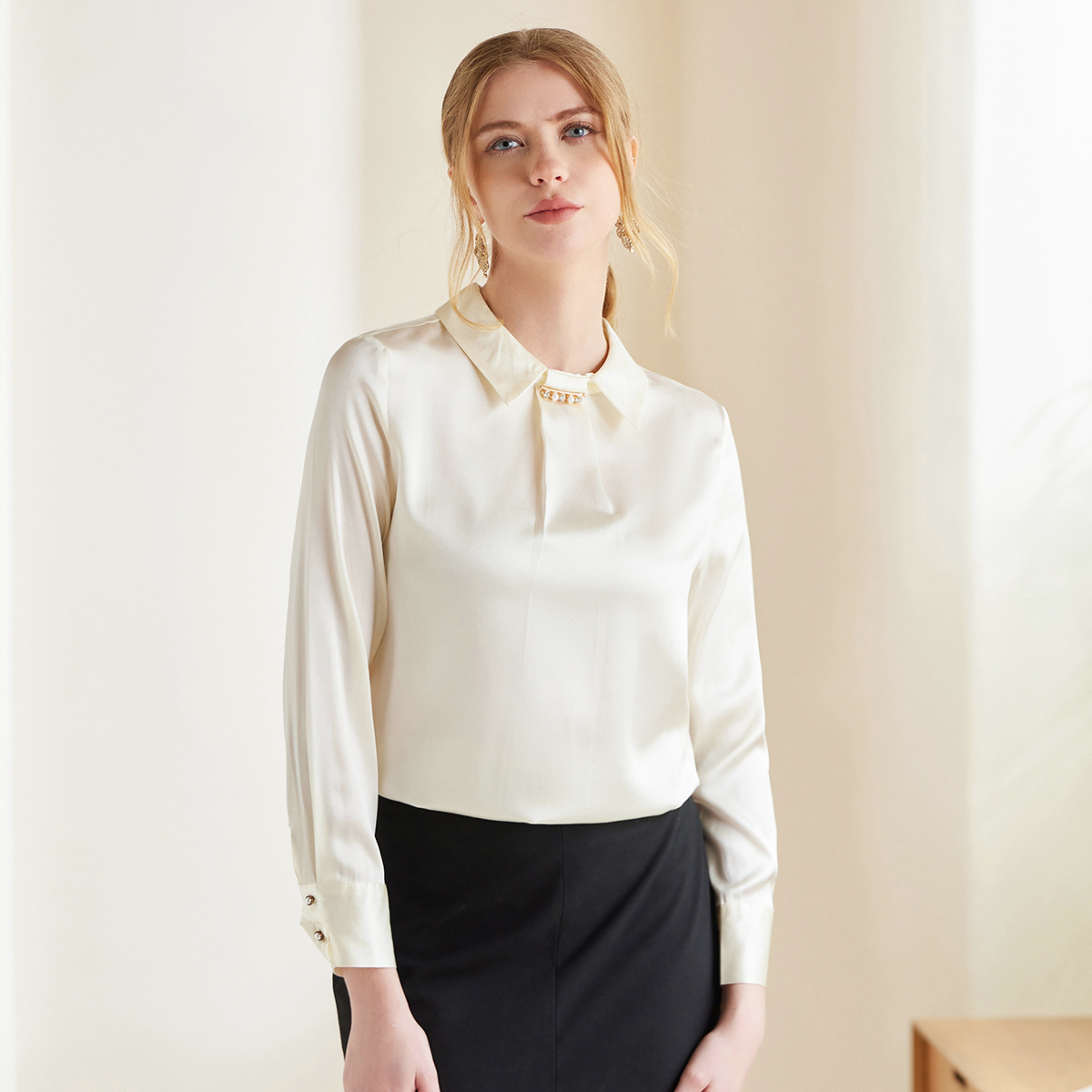 Chemisier femme en soie à boutons perles synthétiques