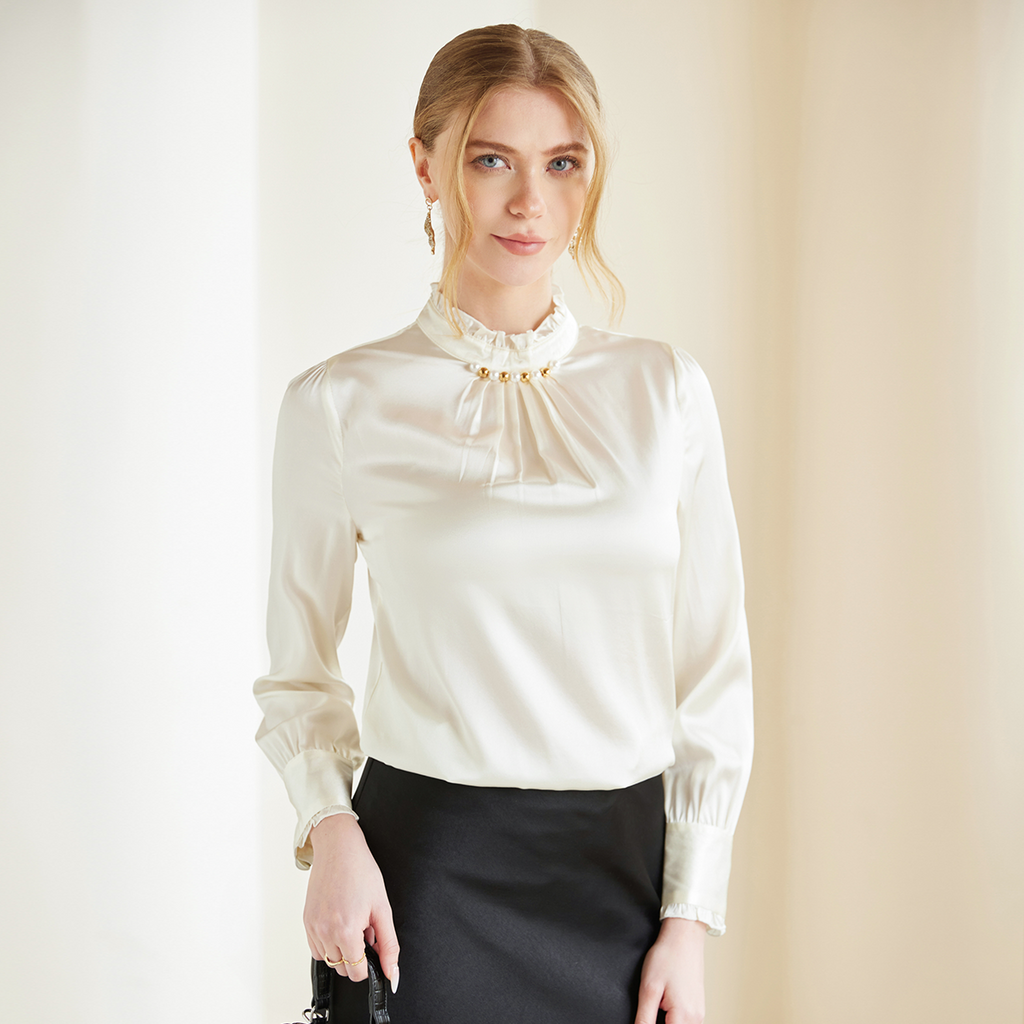 Chemisier femme en soie à col montant orné de perles