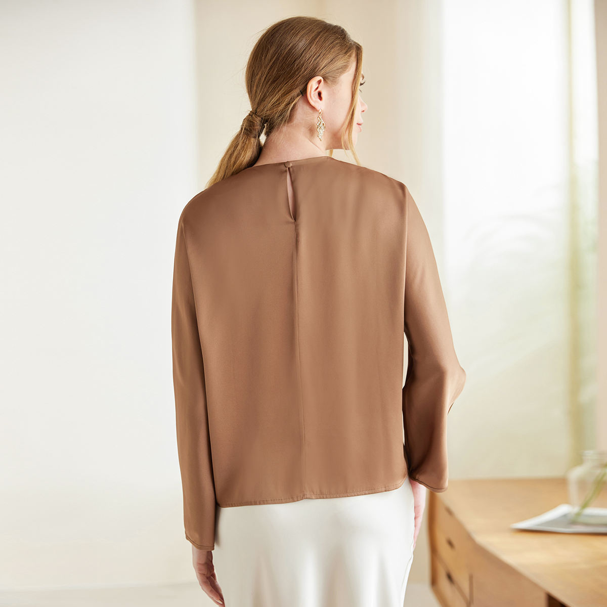 Chemise en soie plissée pour femme style professionnel