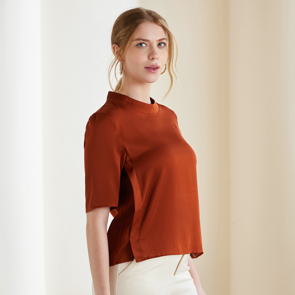 Chemise femme en soie à col rond et coupe ample