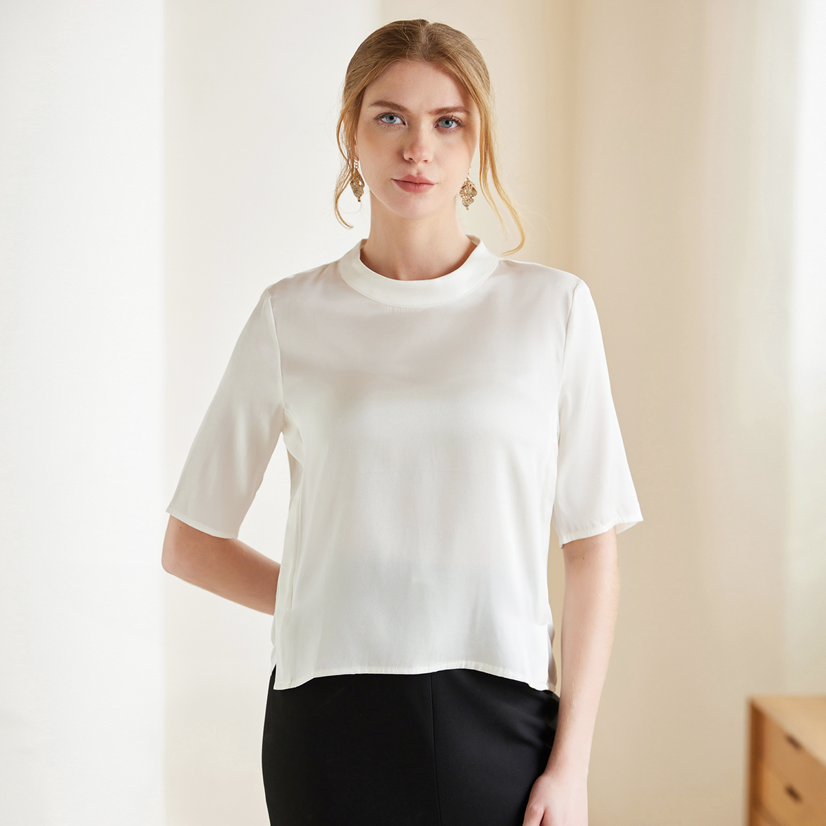 Chemise femme en soie à col rond et coupe ample