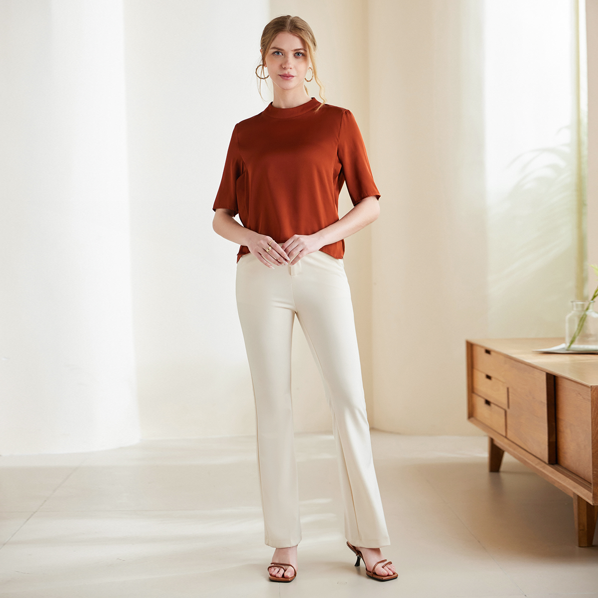 Chemise femme en soie à col rond et coupe ample