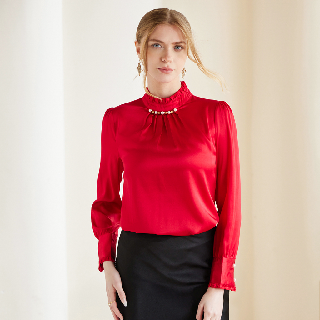 Chemisier femme en soie à col montant orné de perles