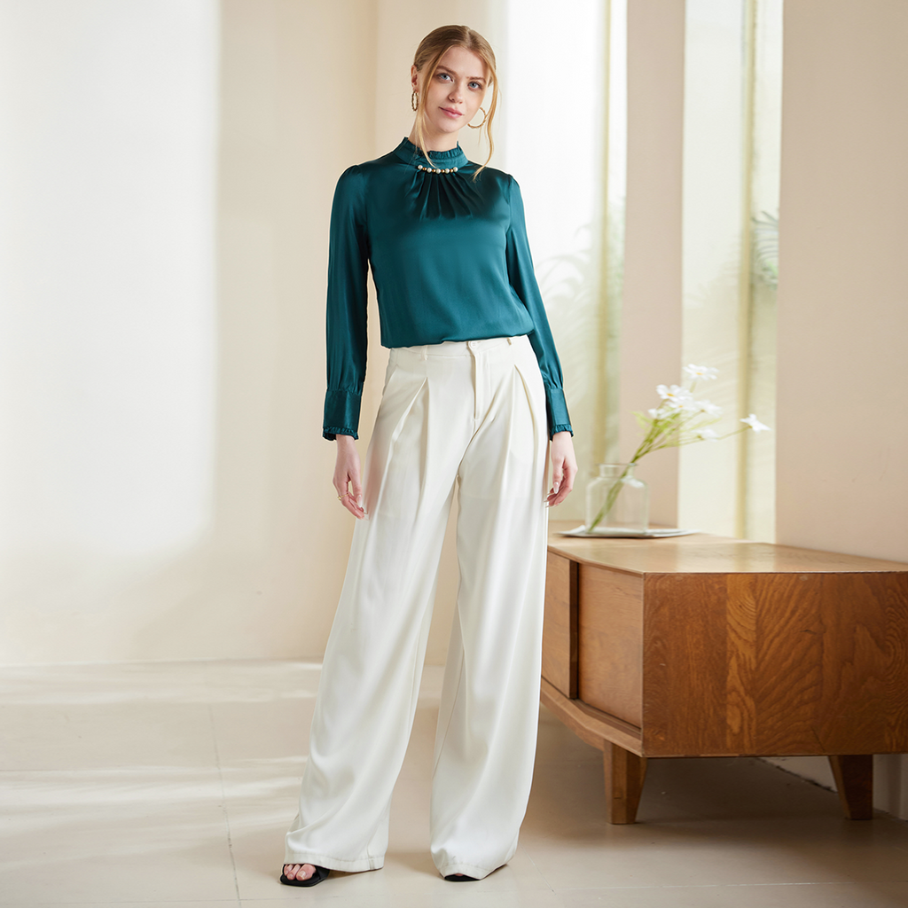 Chemisier femme en soie à col montant orné de perles