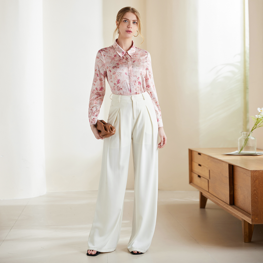 Chemisier femme en soie à imprimé floral discret et boutons dissimulés rose