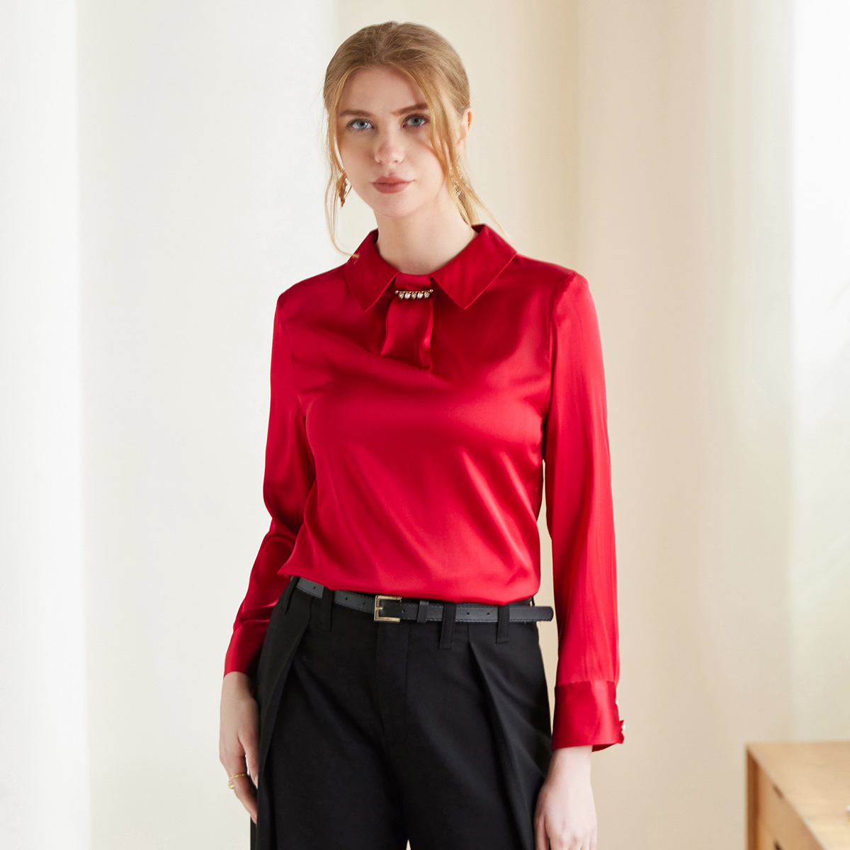 Chemisier femme en soie à boutons perles synthétiques