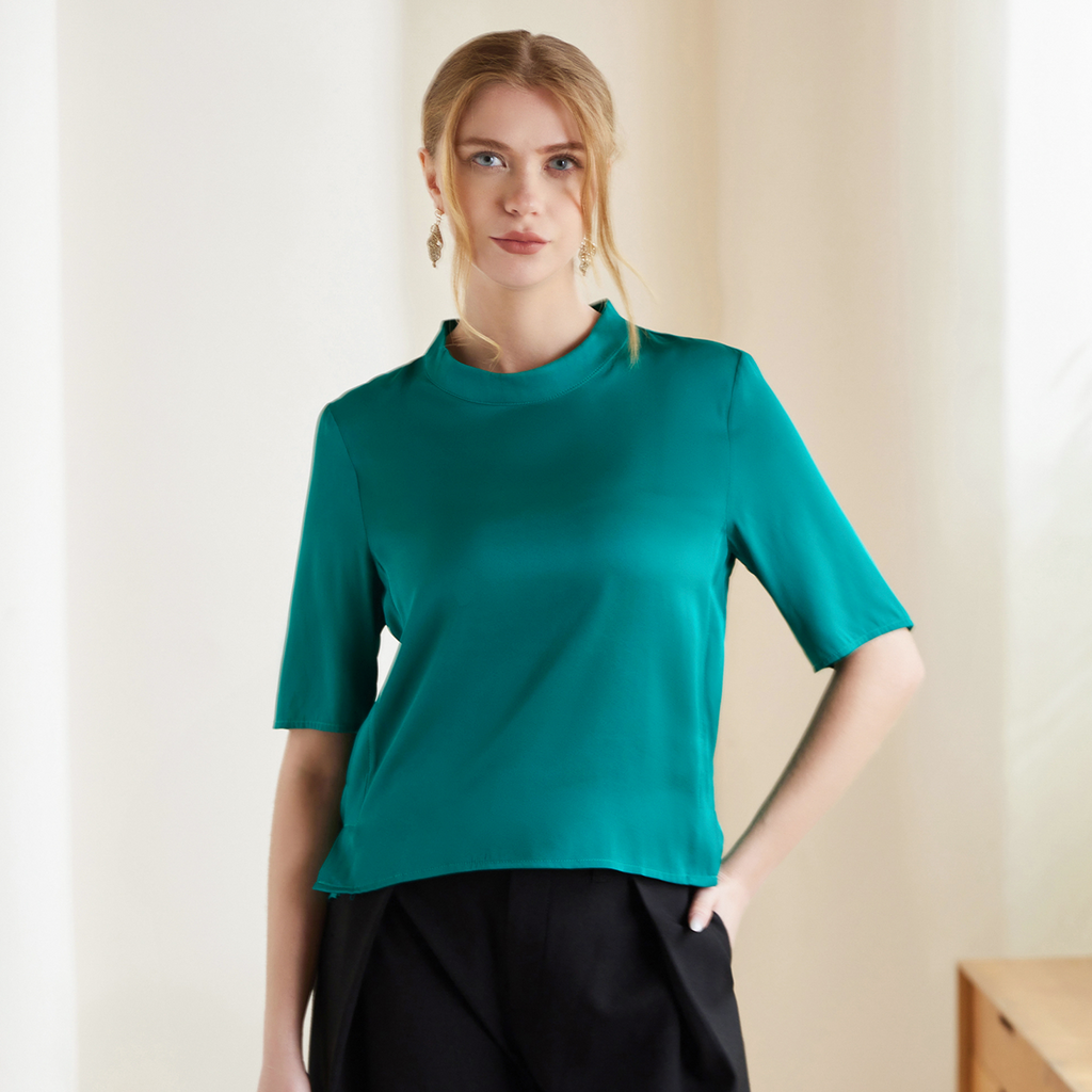 Chemise femme en soie à col rond et coupe ample