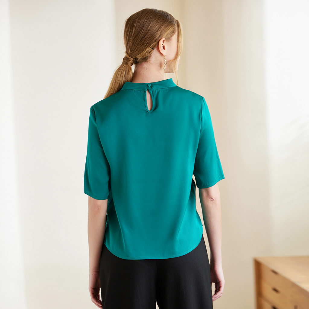 Chemise femme en soie à col rond et coupe ample