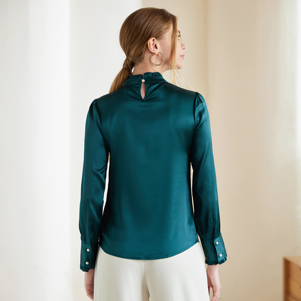 Chemisier femme en soie à col montant orné de perles