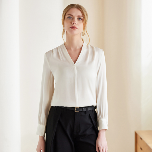 Chemise basique en soie à col en V pour femme