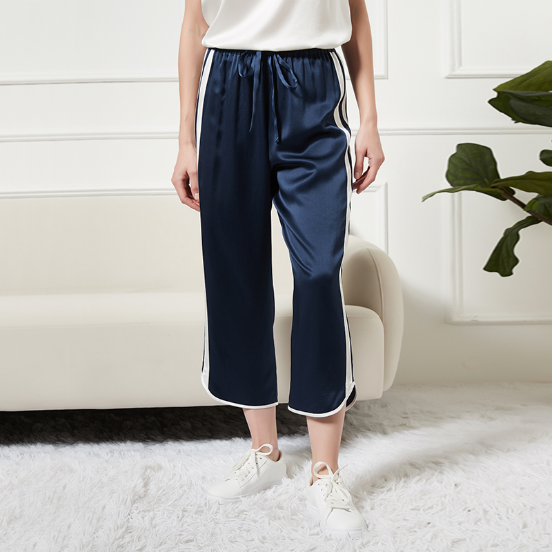Pantalon court femme en soie bleu marine à rayures latérales