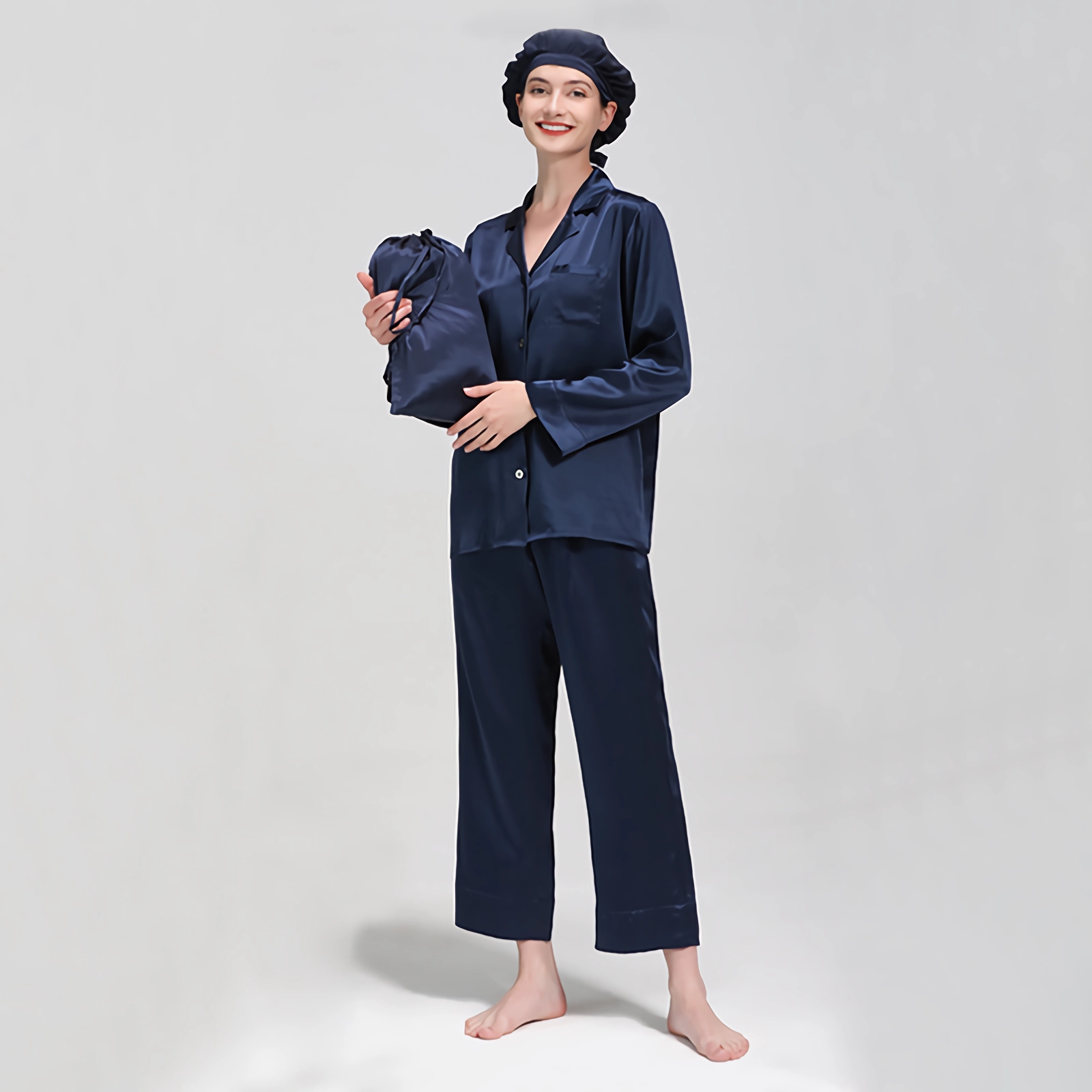 Pyjama femme en soie noir classique à col revers et poche poitrine