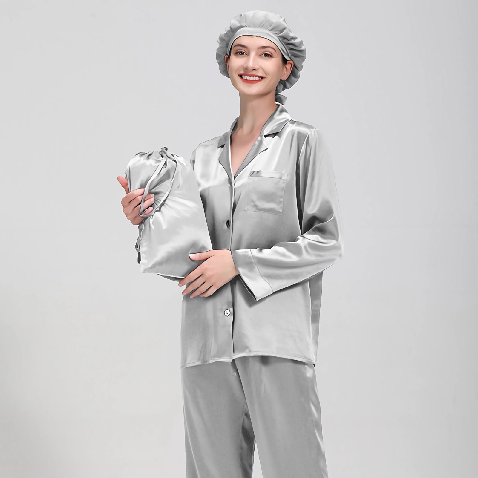 Pyjama femme en soie noir classique à col revers et poche poitrine