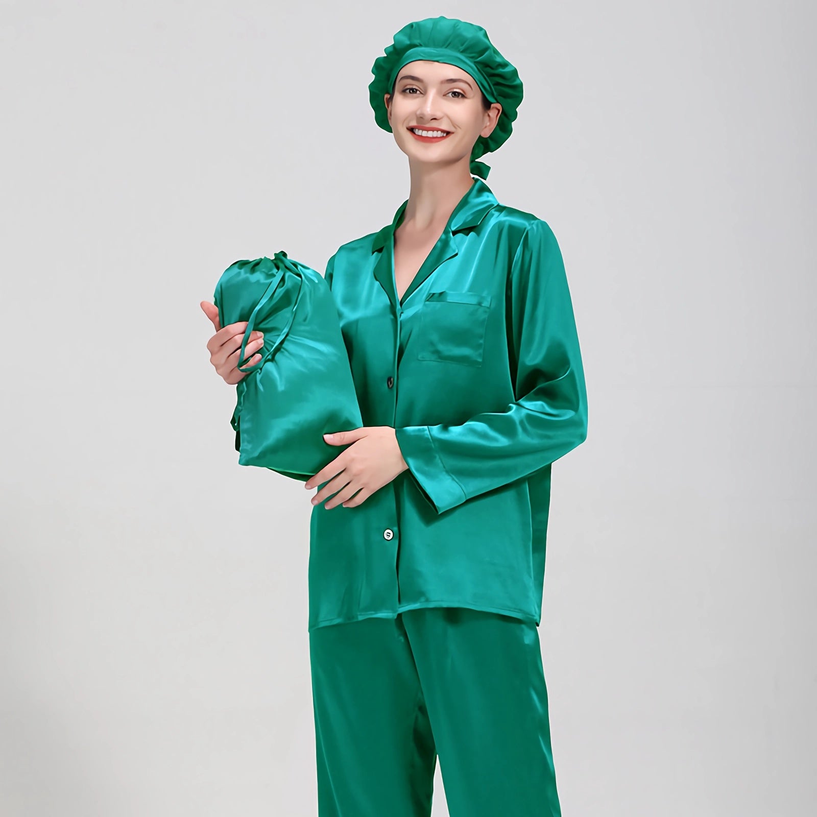 Pyjama femme en soie noir classique à col revers et poche poitrine