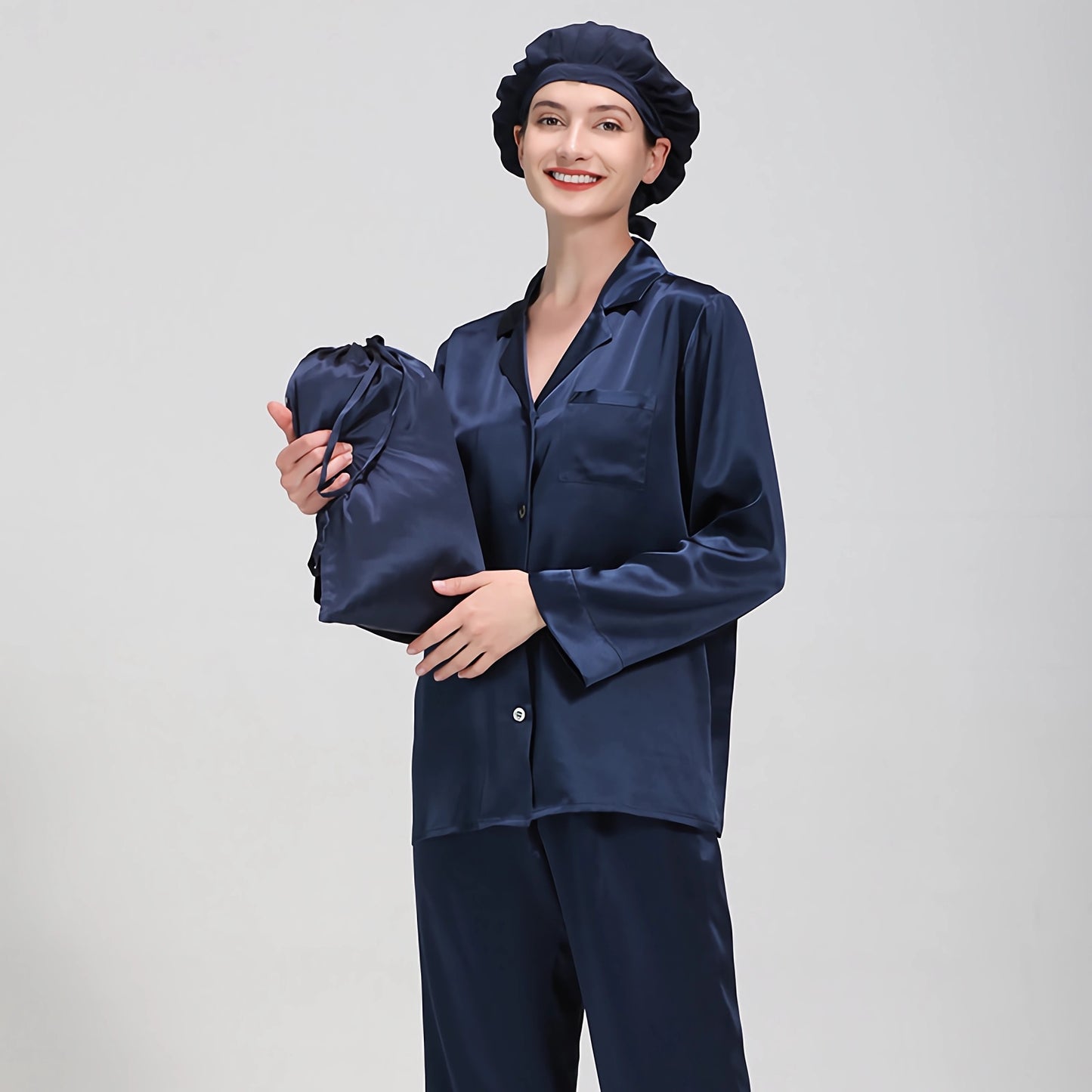 Pyjama femme en soie noir classique à col revers et poche poitrine