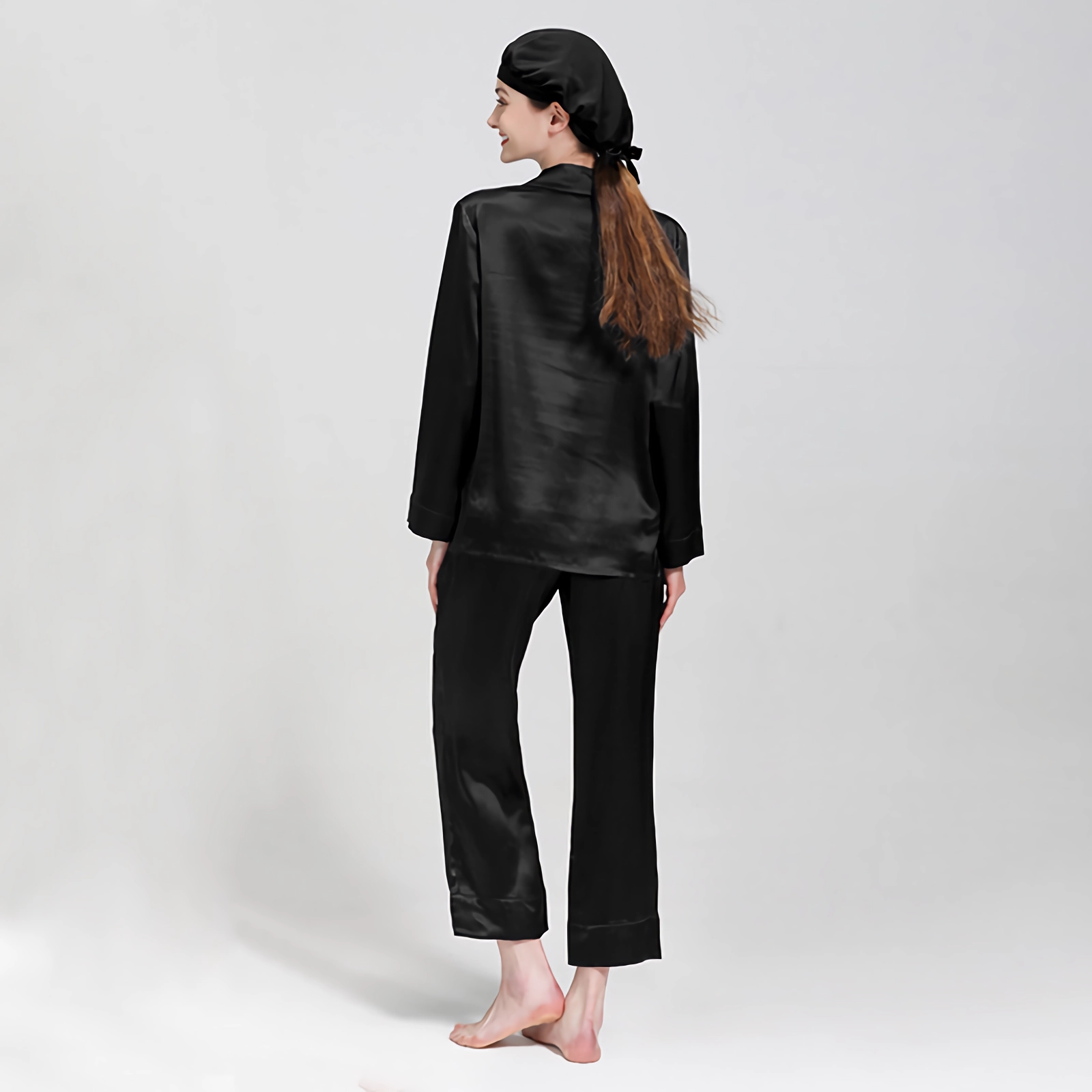 Pyjama femme en soie noir classique à col revers et poche poitrine